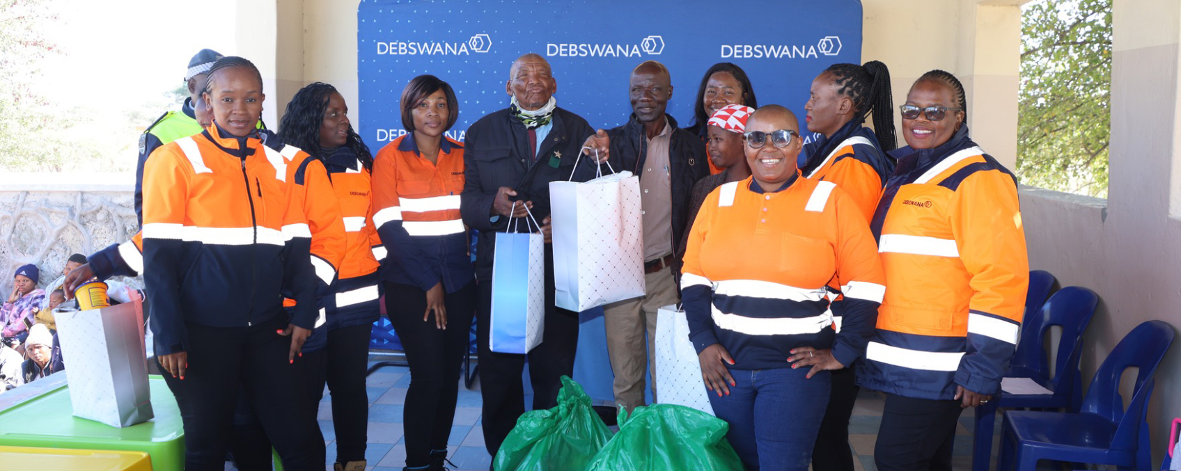 OLDM WOMEN IN SECURITY DONATE TO CHILDREN IN NEED